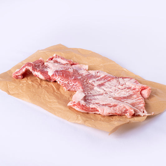 pieza completa de secreto iberico sobre papel alimentario