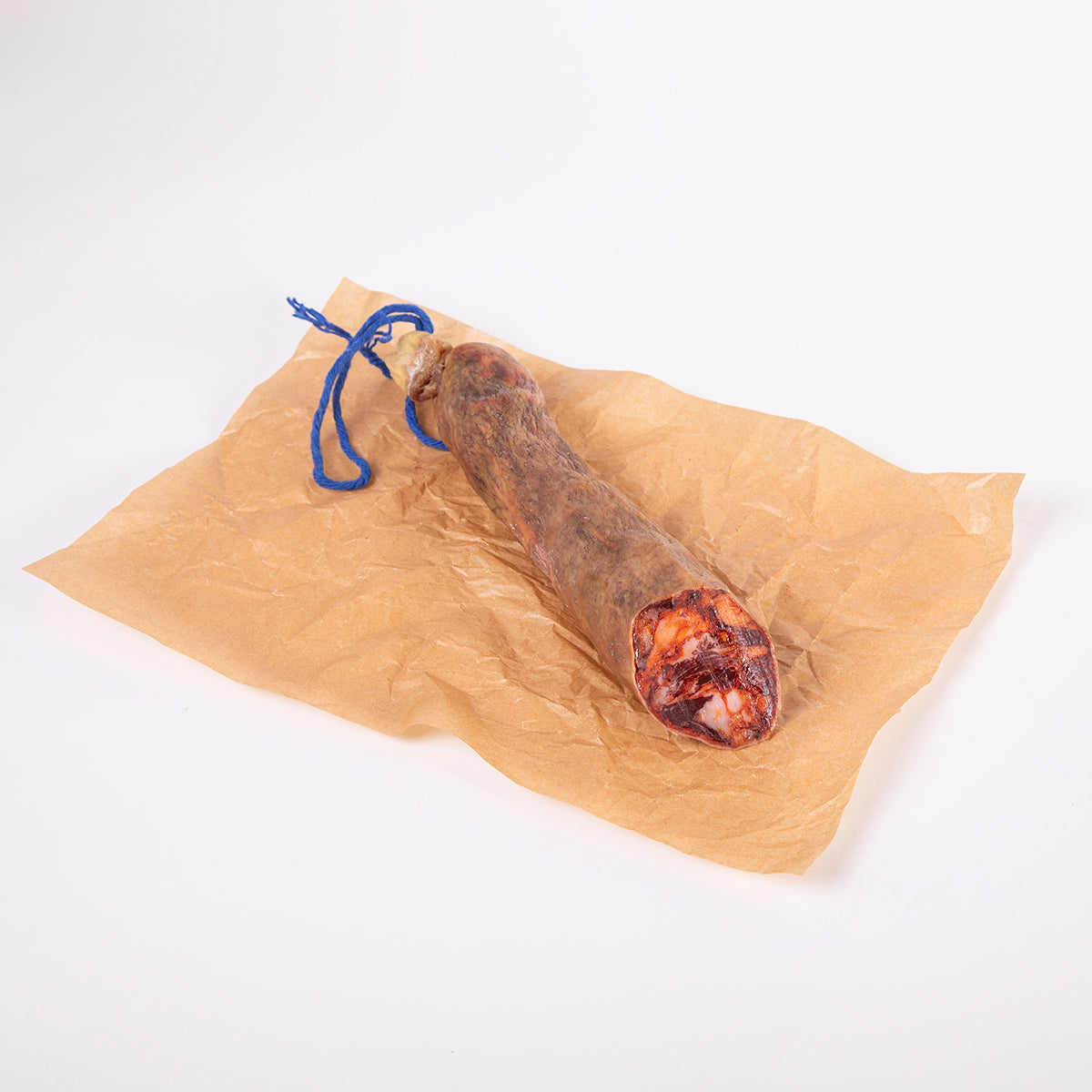 chorizo rojo cular extremeño sobre papel