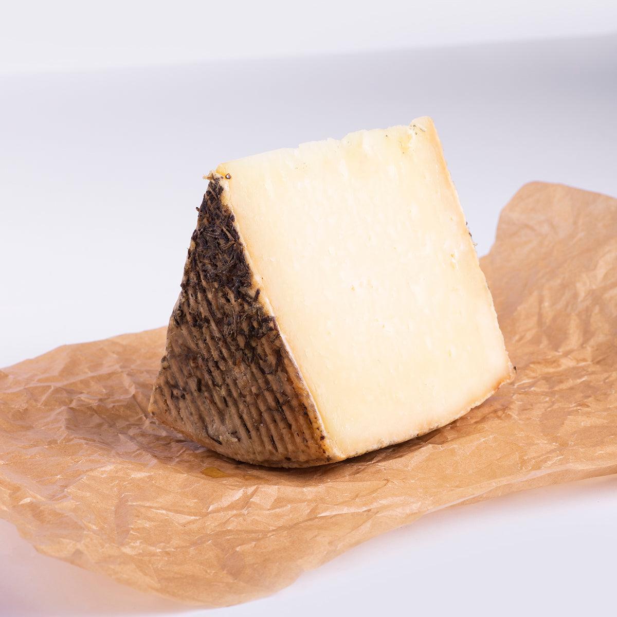 Queso extremeño de oveja curado al romero - El Prado de Llera - Al Corte Extremadura
