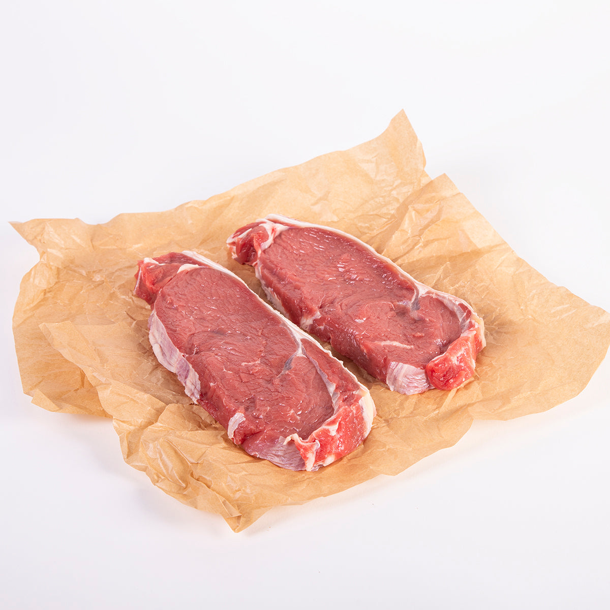 dos piezas frescas de entrecot de añojo de extremadura sobre papel alimentario