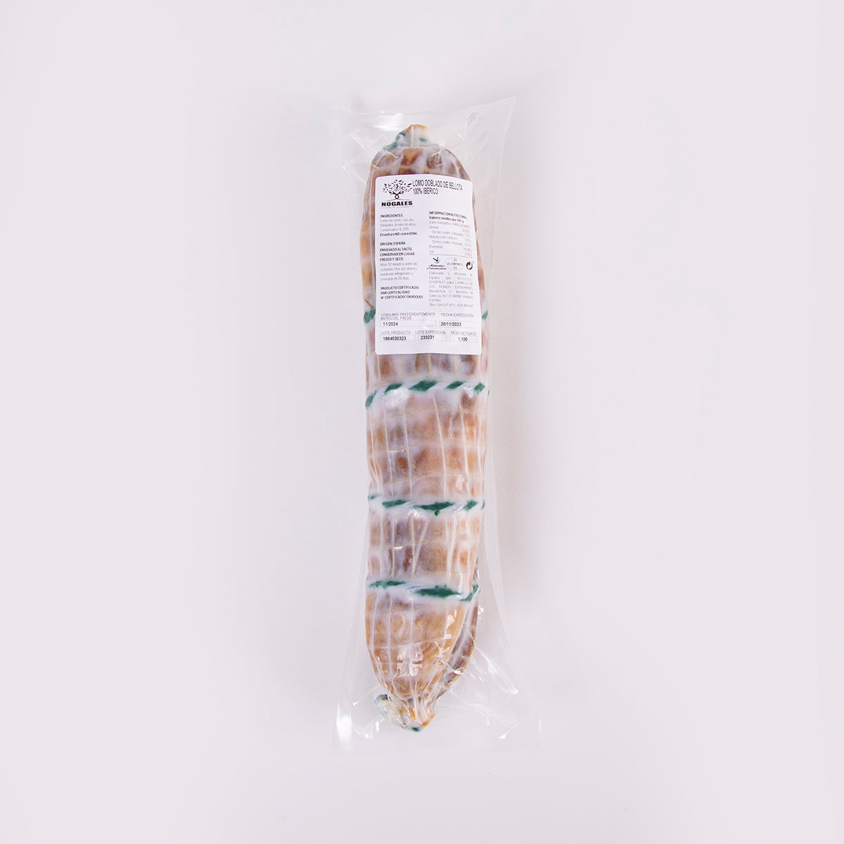 lomo embuchado doblado iberico untado en manteca y envasado al vacio con etiqueta nogales