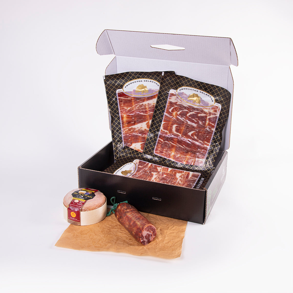 caja de productos extremeños con jamon y lomito ibericos y torta del casar